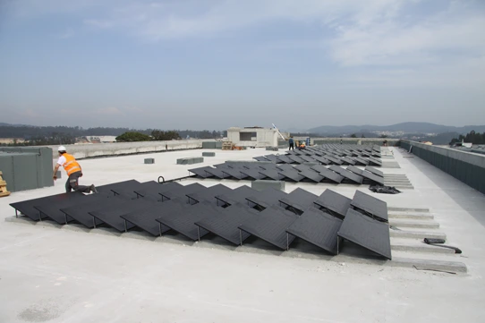ECO XL : ECS solaire thermodynamique gros volumes 1000 à 6000 L avec 6 à 40 panneaux thermodynamiques