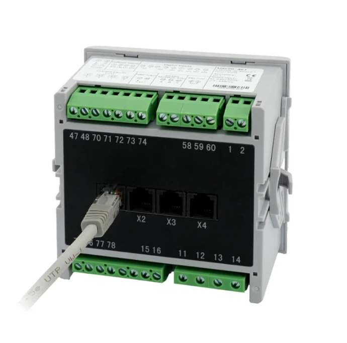 Centrale MAE96-4RJ installée en armoire électrique – analyse multi-circuits et data logger intégrés