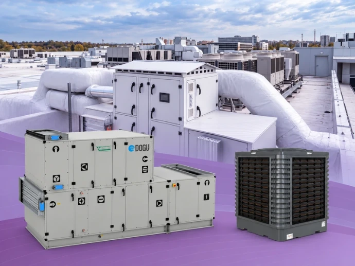 Centrale de traitement d’air DOGU et rafraîchisseur évaporatif devant une installation aéraulique en toiture