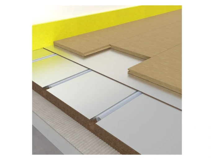Vue en coupe du système ACOUSTIC CC150 avec panneaux en fibres de bois, plaques aluminium et revêtement de sol